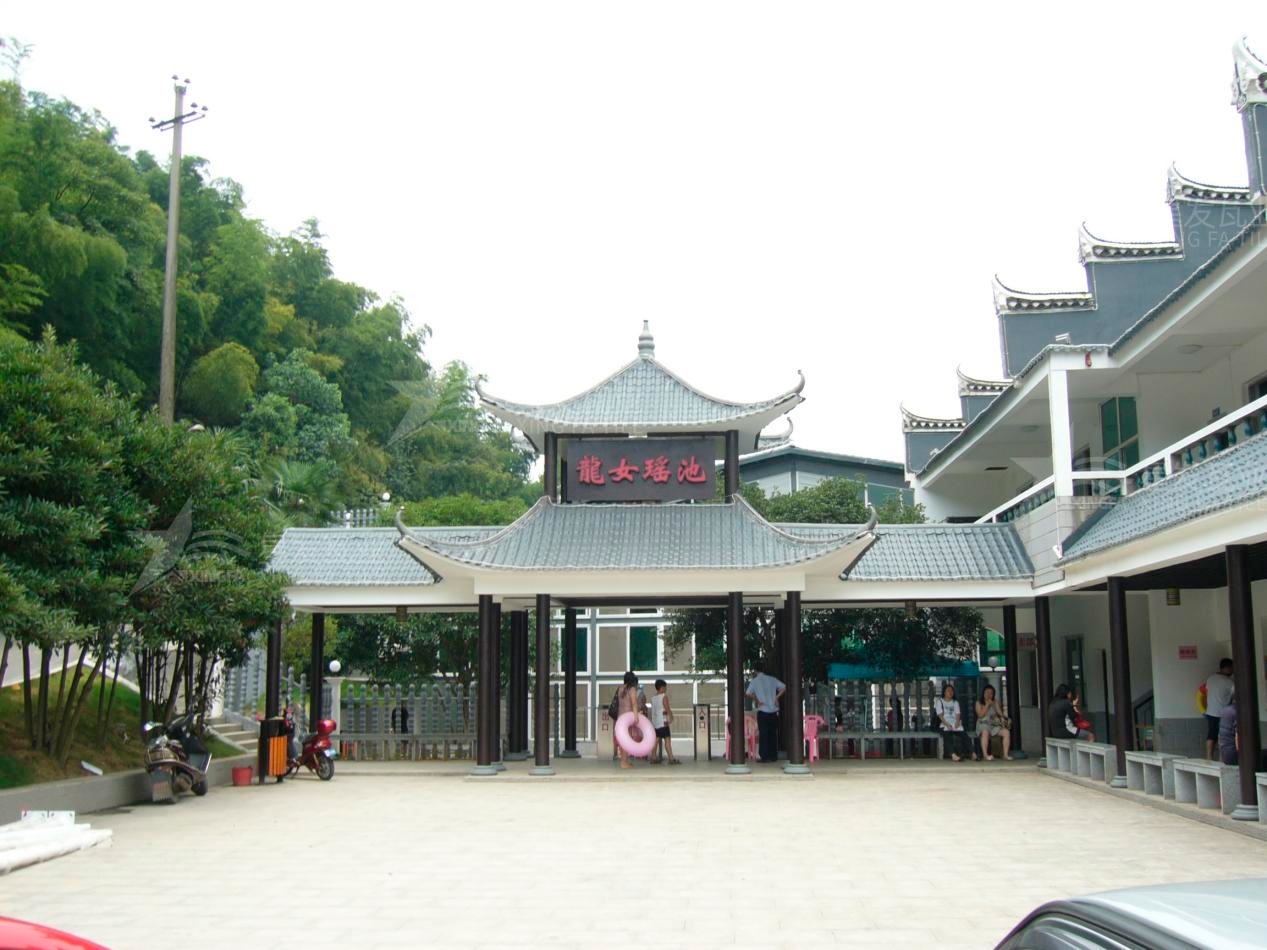 屋頂材料合成樹(shù)脂瓦和不銹鋼瓦哪個(gè)好？選擇很重要！
